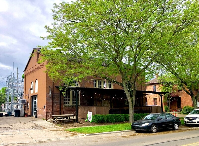 Primary Photo Of 37 W Waterloo St, Canal Winchester Restaurant For Sale