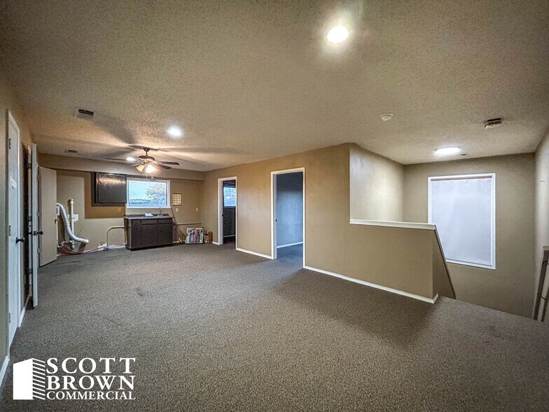 More Photos Of 638 Londonderry Ln, Denton Medical For Sale