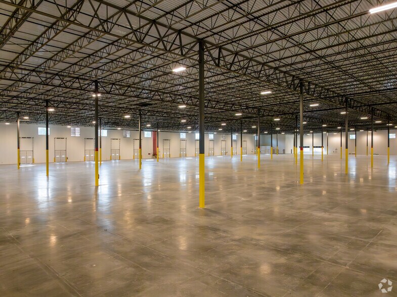 More Photos Of 70 Business Park Ct, Cartersville Distribution For Lease