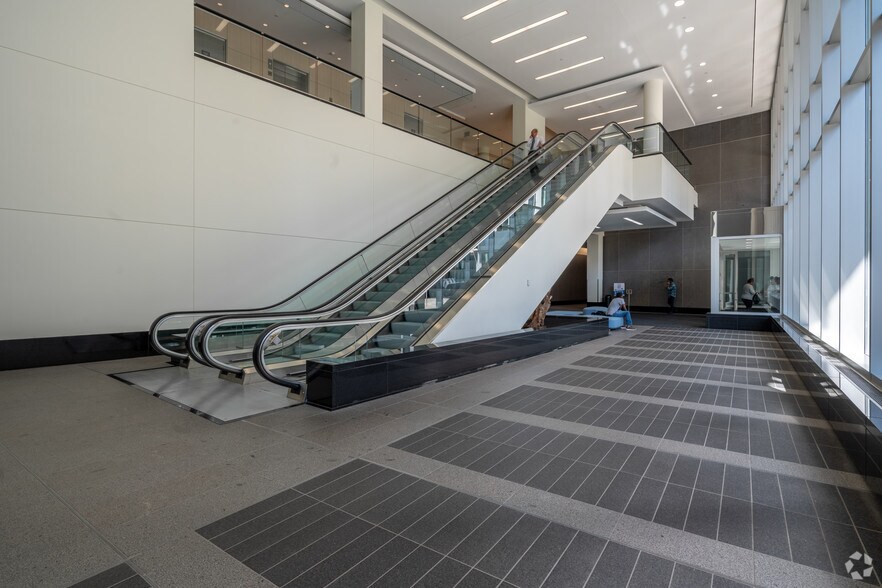 More Photos Of 250 Marquette Ave, Minneapolis Office For Lease