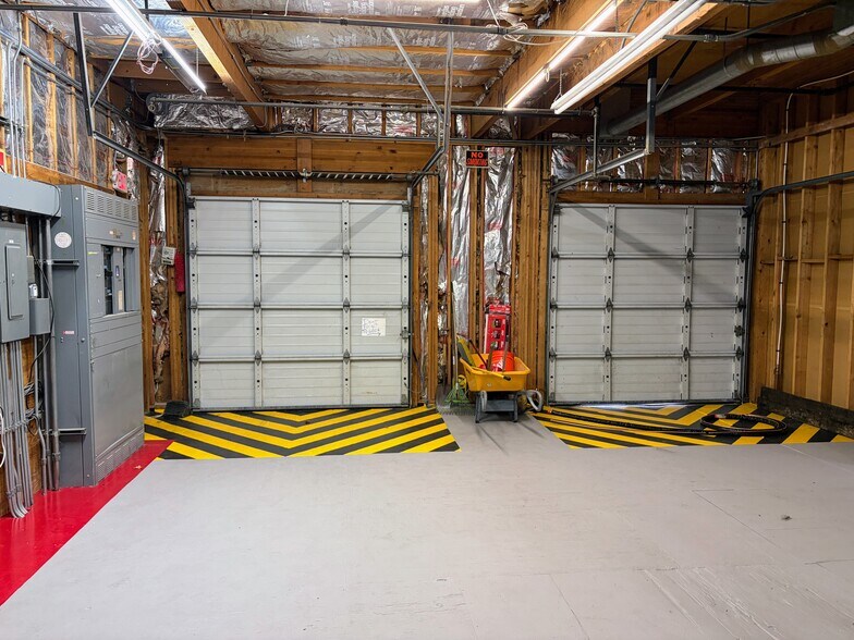 More Photos Of 16705 Southcenter Pky, Tukwila Freestanding For Lease