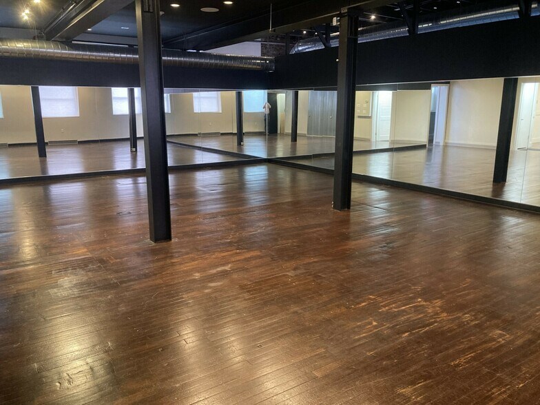 More Photos Of 871 Washington St, Braintree Storefront Retail Office For Lease