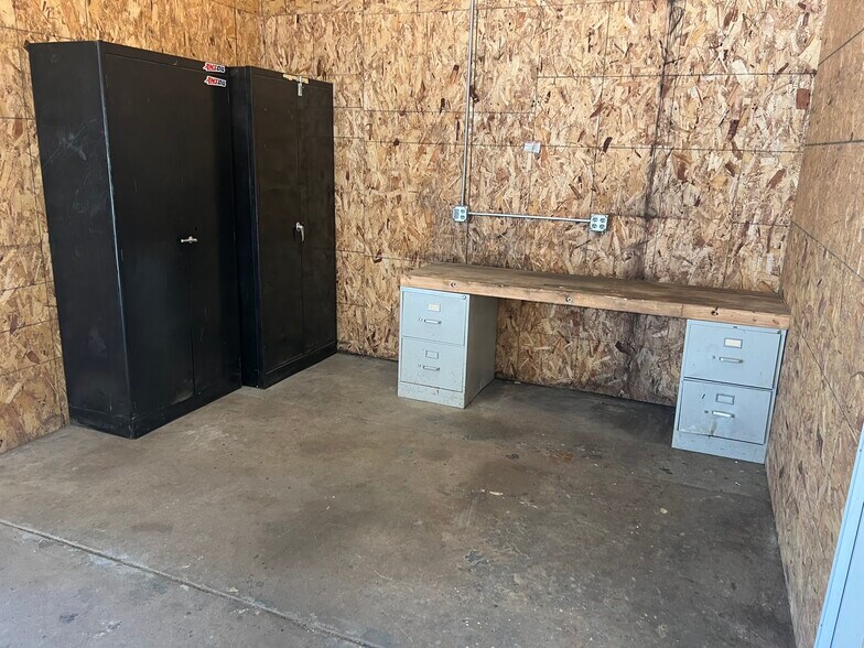 More Photos Of 3095 162nd Ln NW, Andover Warehouse For Lease