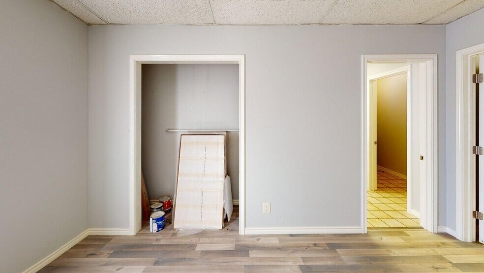 More Photos Of 4001 W Oak St, Palestine Self Storage For Lease