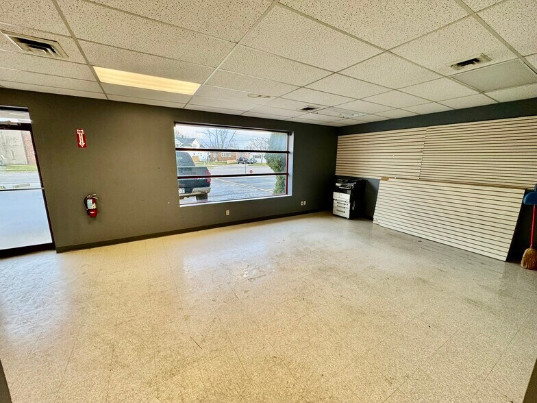 More Photos Of 642 Sheridan Dr, Tonawanda Freestanding For Lease