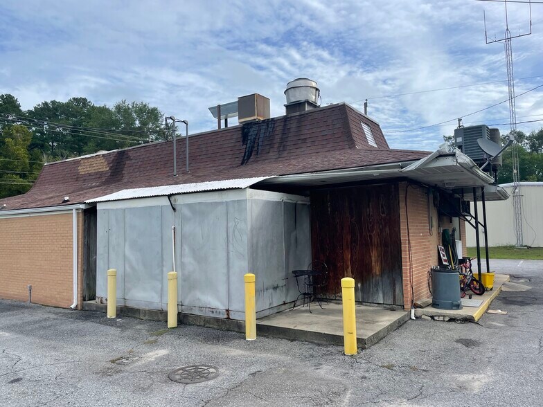 More Photos Of 6891 S Highland Blvd, Grifton Restaurant For Sale