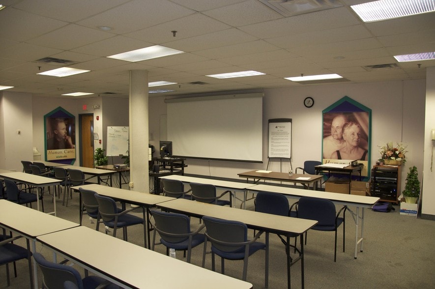 More Photos Of 100 Carlson Rd, Rochester Manufacturing For Lease