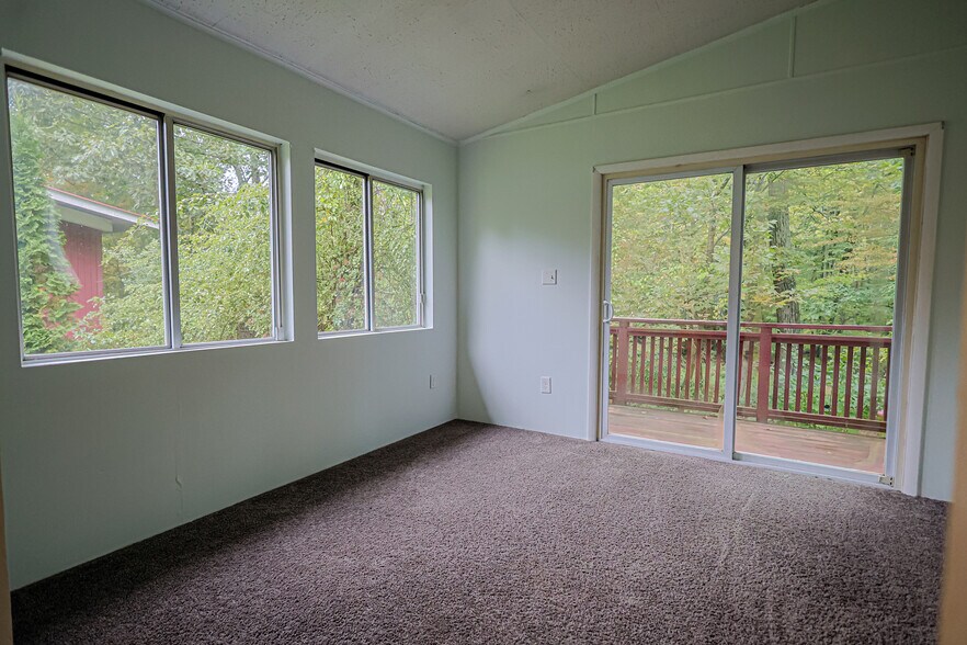 More Photos Of 1460 Pocono Ln, Bartonsville Multifamily For Sale