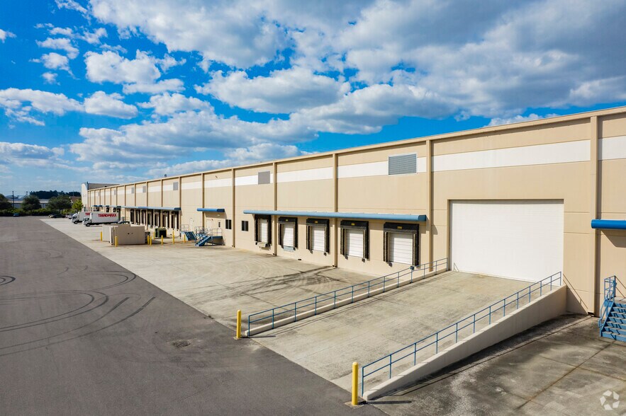 More Photos Of 4531-4561 Madison Industrial Ln, Tampa Warehouse For Lease