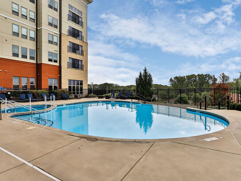 More Photos Of 1520 S 5th St, Saint Charles Unknown For Lease