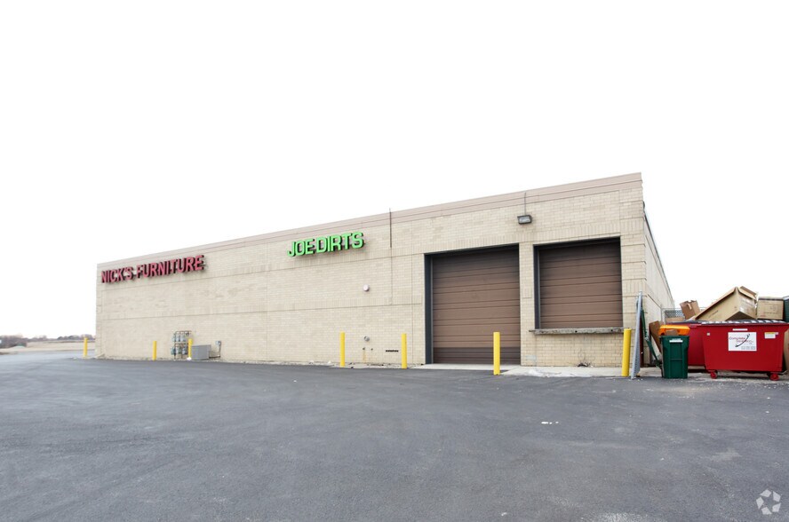 More Photos Of 760 Heartland Dr, Sugar Grove Warehouse For Lease
