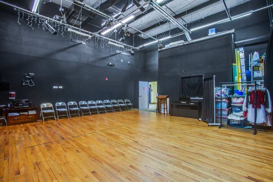 More Photos Of 1498 Central Park Blvd, Fredericksburg Freestanding For Sale