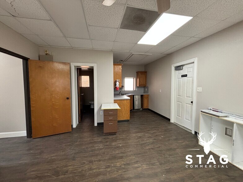 More Photos Of 711 S Elm St, Denton Office For Lease