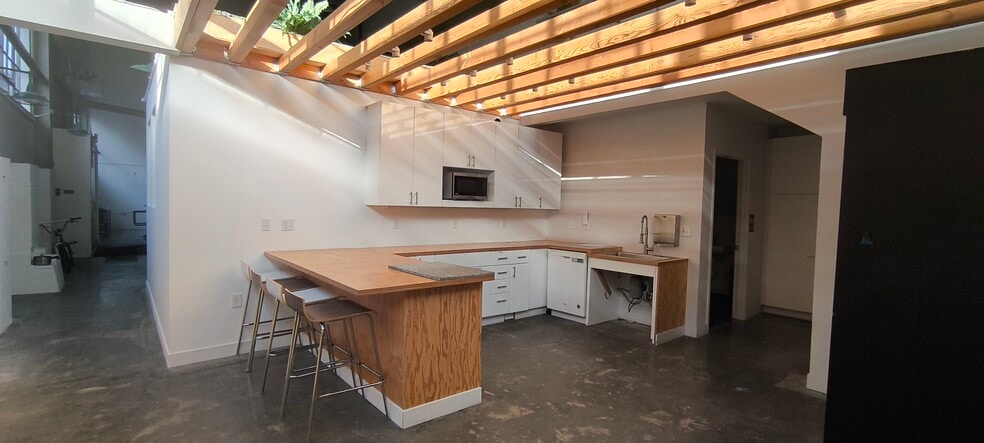 More Photos Of 81 Lafayette St, San Francisco Warehouse For Lease