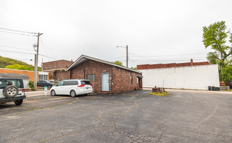 More Photos Of 217 North St, Waynesville General Retail For Sale