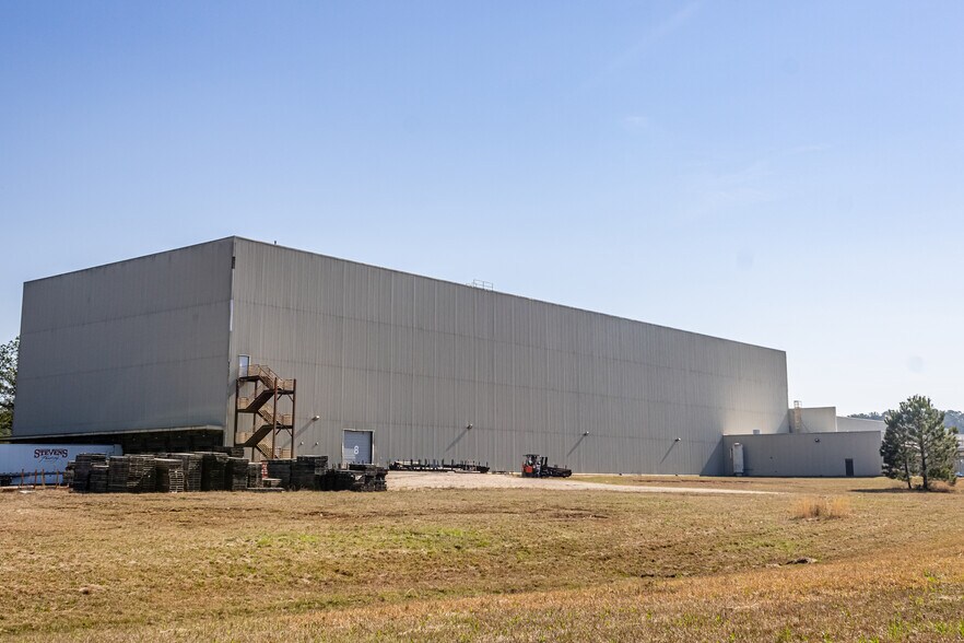 More Photos Of 411 Pegasus Pky, Lagrange Manufacturing For Lease