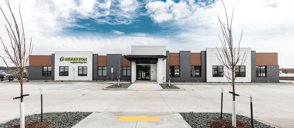 More Photos Of 4303-4399 S Columbia Rd, Grand Forks Medical For Sale