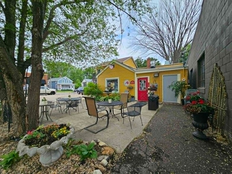 More Photos Of 823 S 4th St, Stillwater Freestanding For Lease