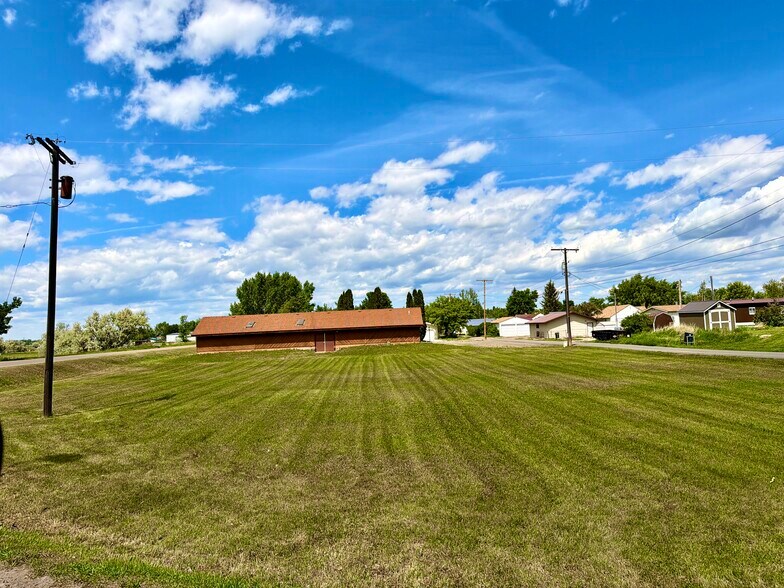 More Photos Of 311 12th St, Chinook Specialty For Sale