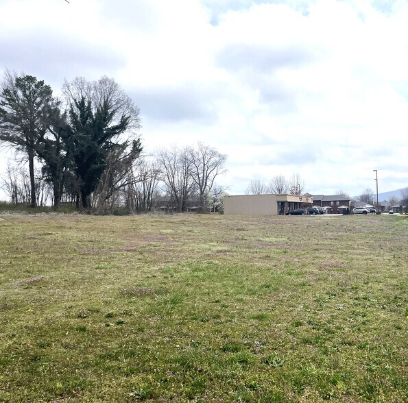More Photos Of 2055 Blue Spring Rd, Huntsville Storefront Retail Office For Sale