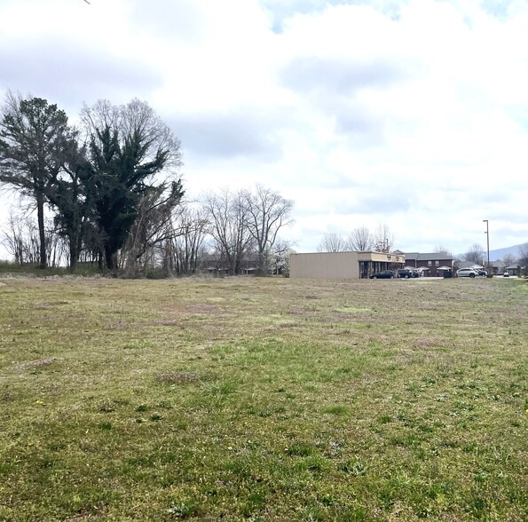 More Photos Of 2055 Blue Spring Rd, Huntsville Storefront Retail Office For Sale