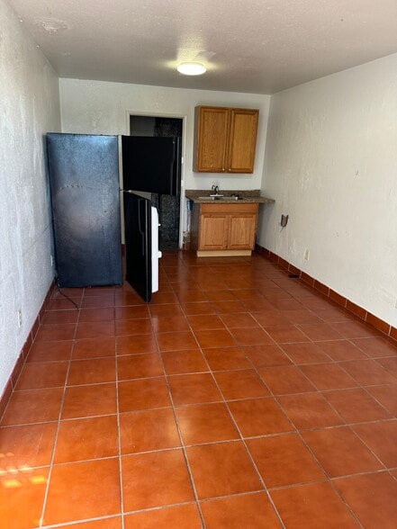 More Photos Of 428 W Central Ave, Coolidge Light Distribution For Sale