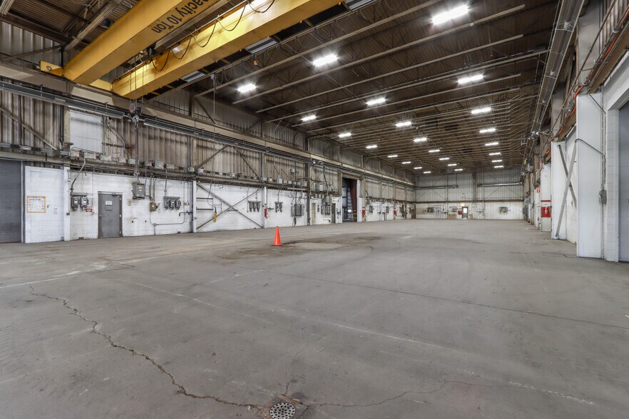 More Photos Of 301 W Military Rd, Rothschild Warehouse For Lease