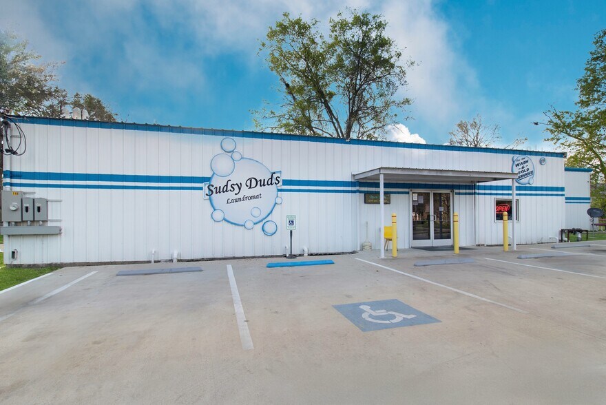 Primary Photo Of 118 Emory Sr, Trinity Distribution For Sale