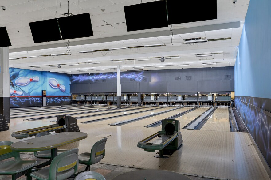 More Photos Of 1959 Metropolitan Pky SW, Atlanta Bowling Alley For Lease