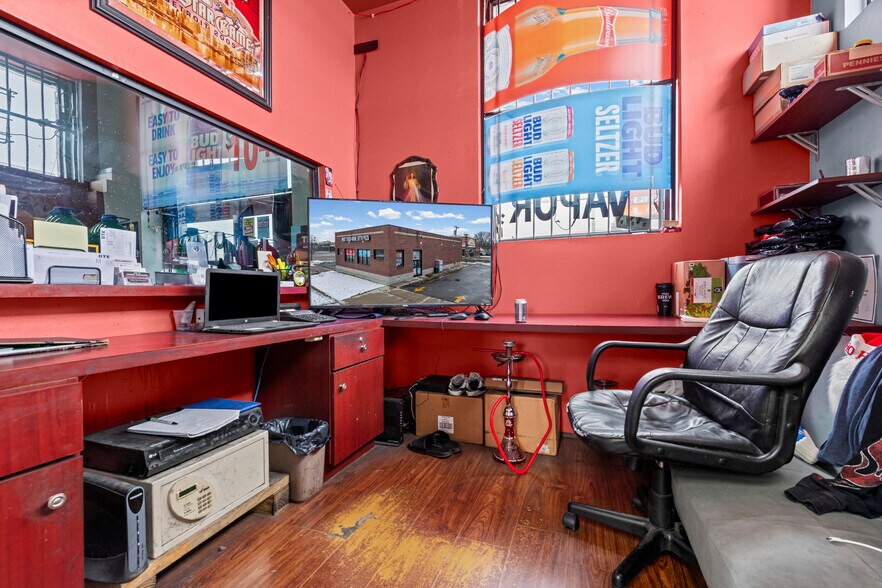 More Photos Of 7512 E 9 Mile Rd, Warren Convenience Store For Sale