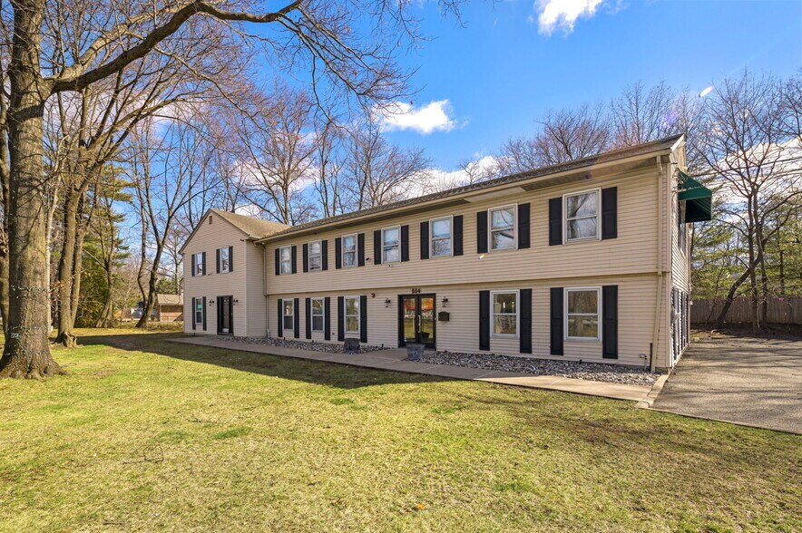 More Photos Of 584 State Rt 17, Ridgewood Office Residential For Lease