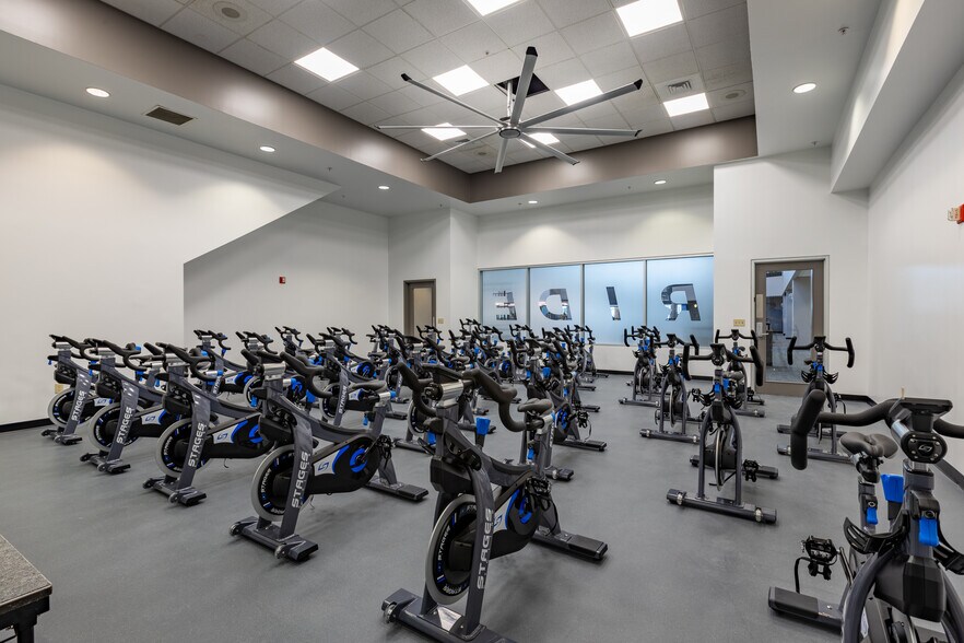 More Photos Of 8701 Maitland Summit Blvd, Orlando Health Club For Lease