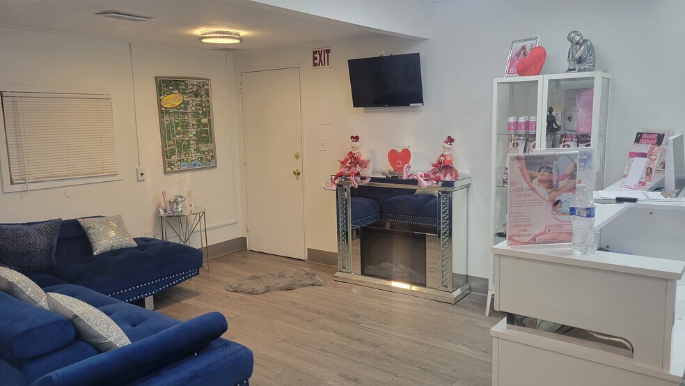 More Photos Of 365 Broadway, Amityville Medical For Lease