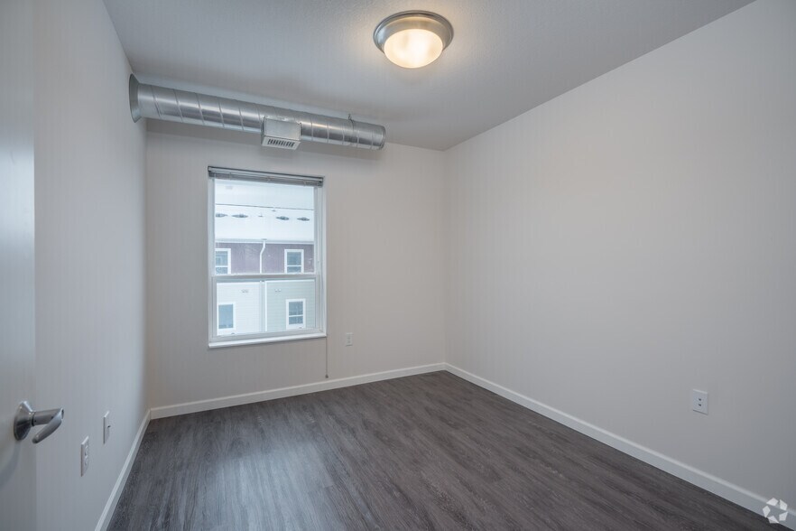 More Photos Of 2300 Hastings Ave, Newport Apartments For Lease