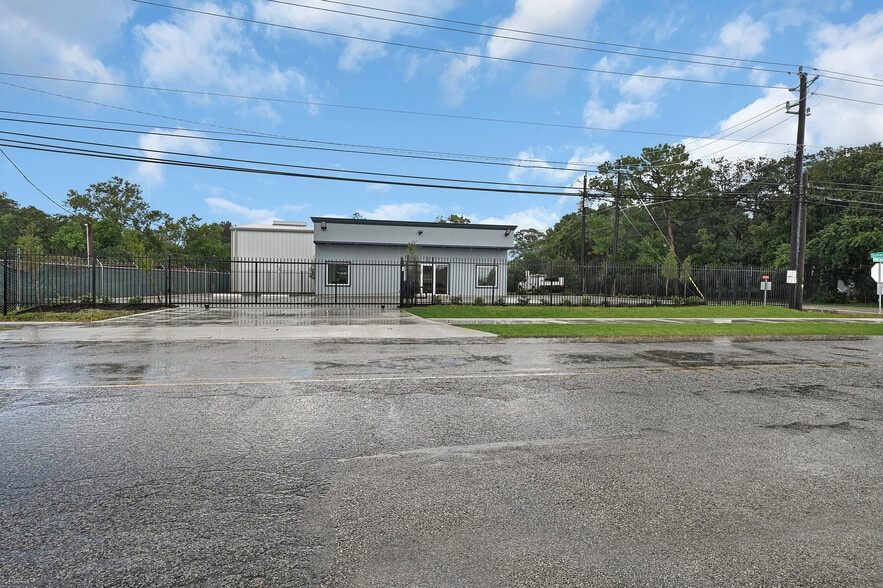 More Photos Of 10751 Almeda Genoa Rd, Houston Office For Sale