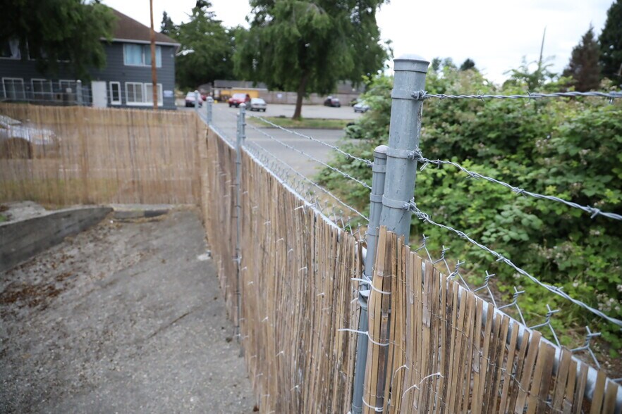 More Photos Of 8855 9th Ave SW, Seattle Convenience Store For Lease