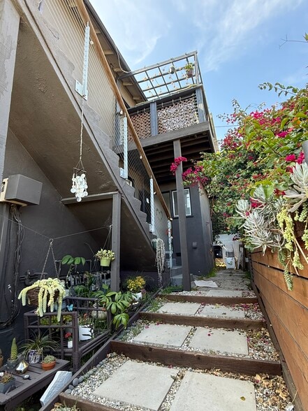 More Photos Of 250 3rd Ave, Venice Apartments For Sale
