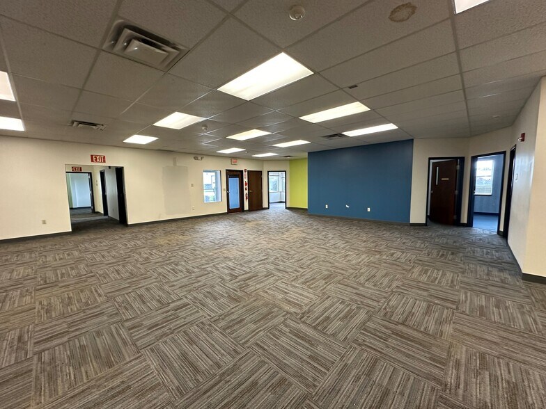 More Photos Of 90 Goodway Dr, Rochester Warehouse For Lease