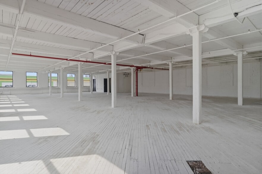 More Photos Of 111 Bruckner Blvd, Bronx Office For Lease