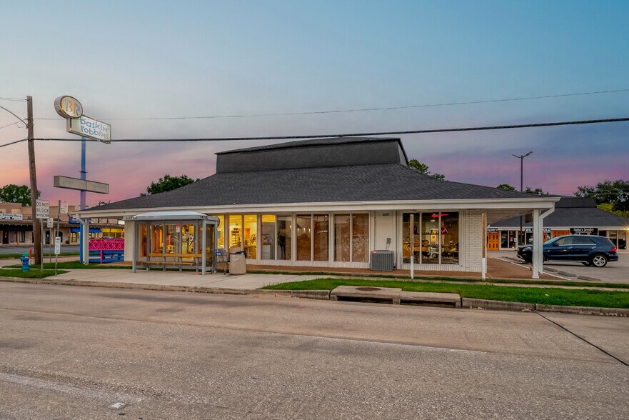More Photos Of 14501 Memorial Dr, Houston Storefront For Sale