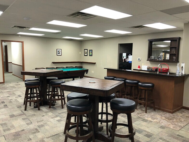 More Photos Of 5342 W Vermont St, Indianapolis Office For Sale