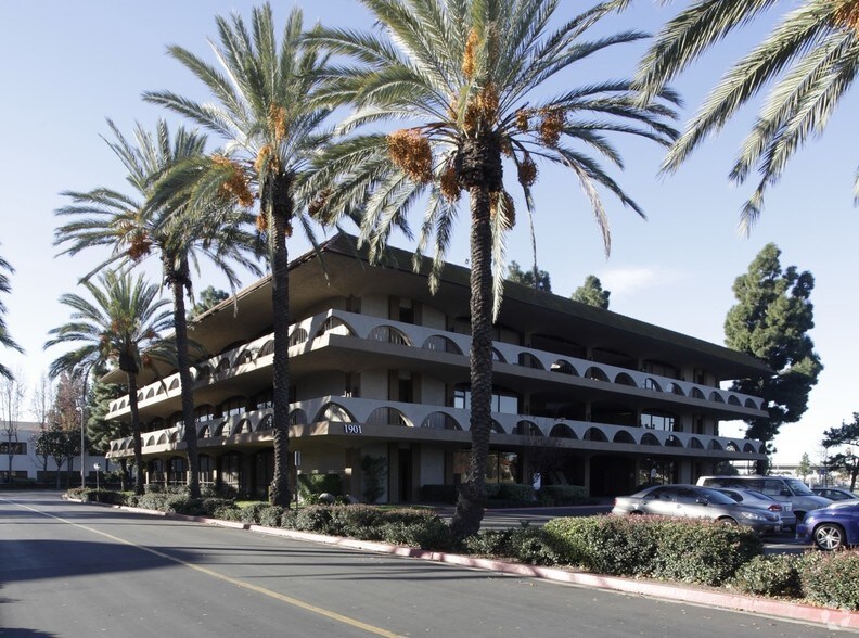 More Photos Of 1971 E 4th St, Santa Ana Medical For Lease