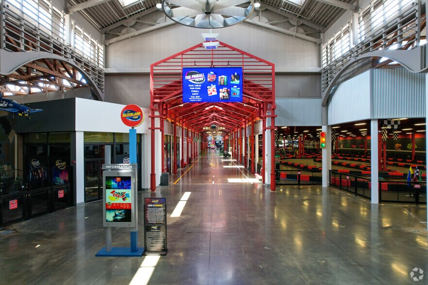 More Photos Of 5250 International Dr, Orlando Restaurant For Lease