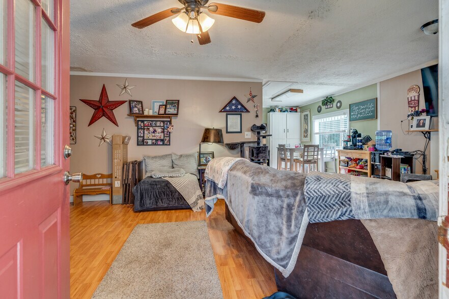 More Photos Of 5560 Highway 19 E, Hampton Manufacturing For Sale