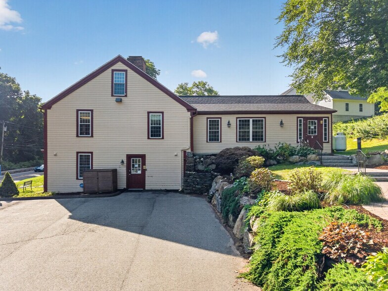 More Photos Of 1721 Saybrook Rd, Haddam Veterinarian Kennel For Sale