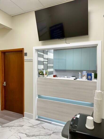 More Photos Of 1911 Harrison St, Hollywood Medical For Lease