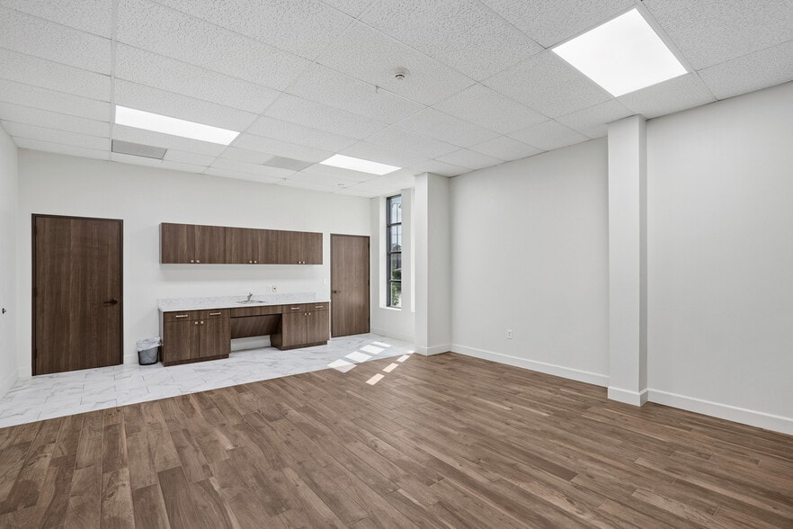 More Photos Of 804 Russell Palmer Rd, Kingwood Theater Concert Hall For Sale