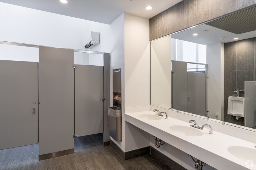 More Photos Of 50-05 Metropolitan Ave, Ridgewood Loft Creative Space For Lease