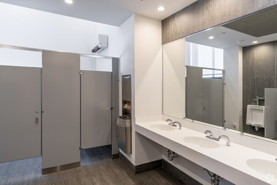 More Photos Of 50-05 Metropolitan Ave, Ridgewood Office For Lease
