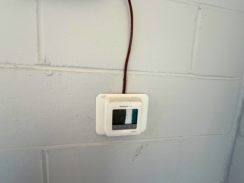 More Photos Of 3851 Harrington st, Oak Park Light Distribution For Sale